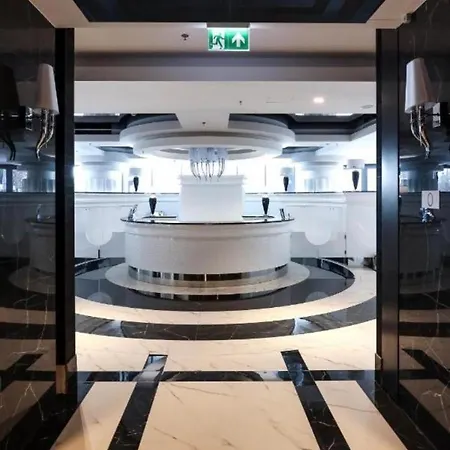 Hanza Tower 23 Pool & Jacussi شقة